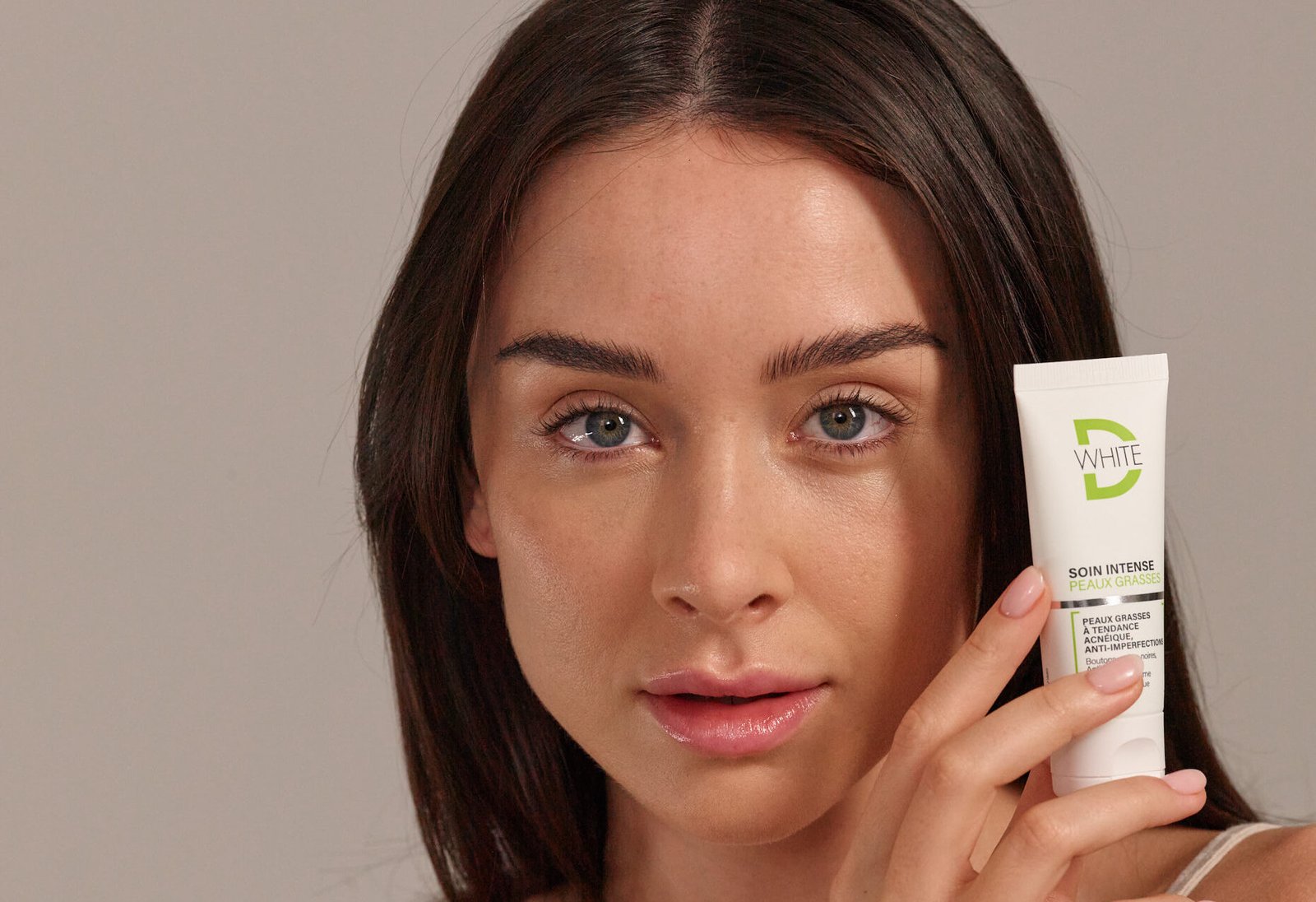 Soin Visage Peau Grasse : 5 Étapes Essentielles pour une Peau Équilibrée et Sans Brillance