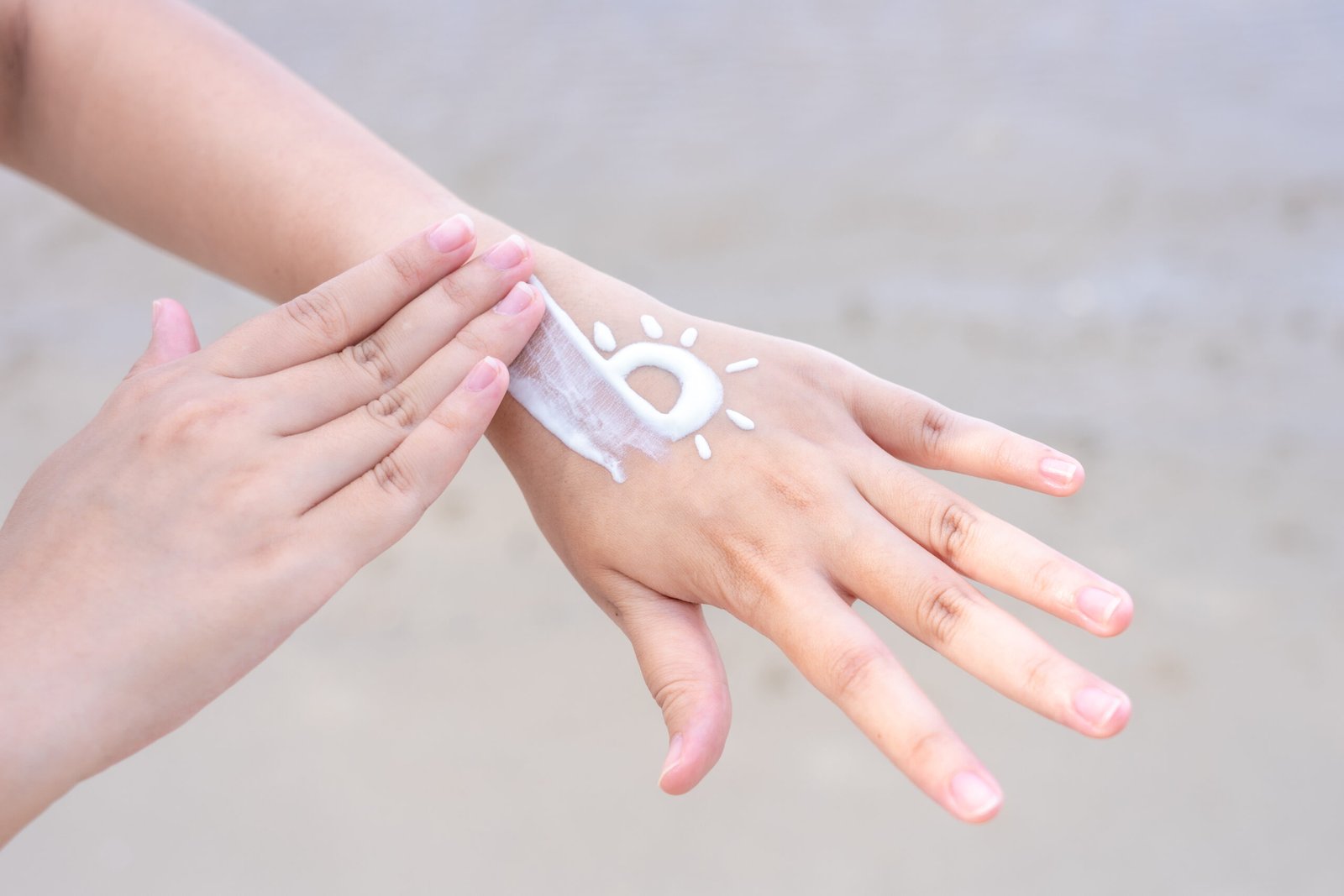 Crème Main Protectrice Maroc : 10 Bienfaits Incontournables pour Vos Mains