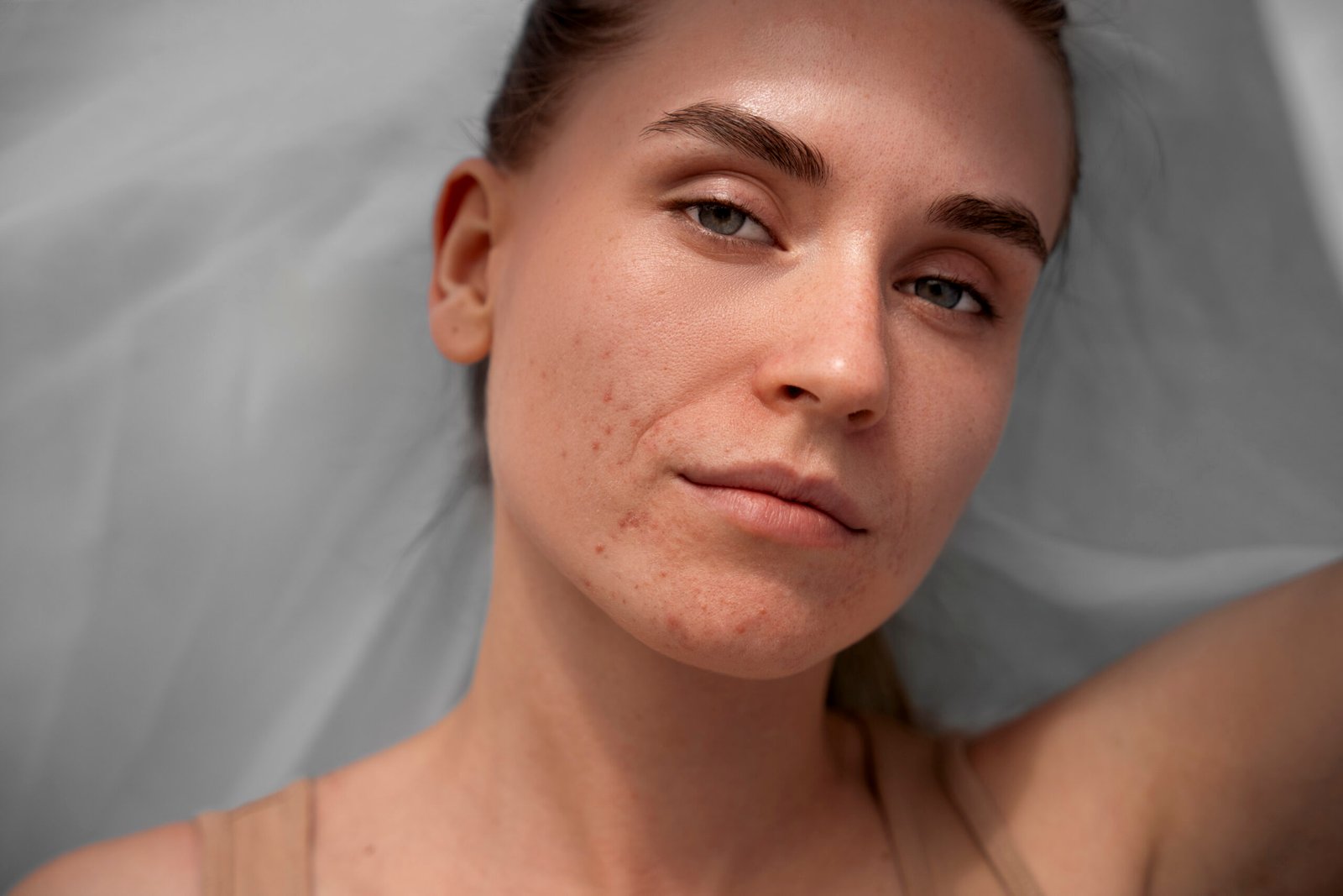 6 Étapes pour une Routine Peaux Grasses Complète et Efficace sans Brillance