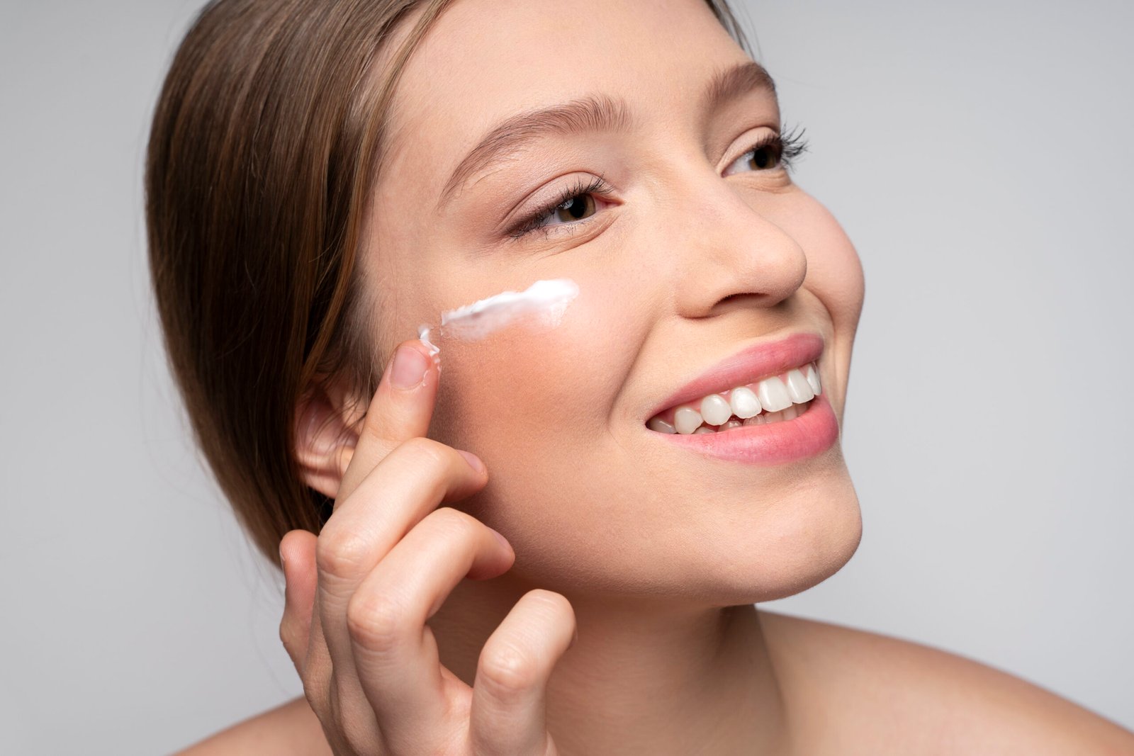 Crème Éclaircissante Visage Maroc : 9 Bienfaits pour un Teint Lumineux et Unifié